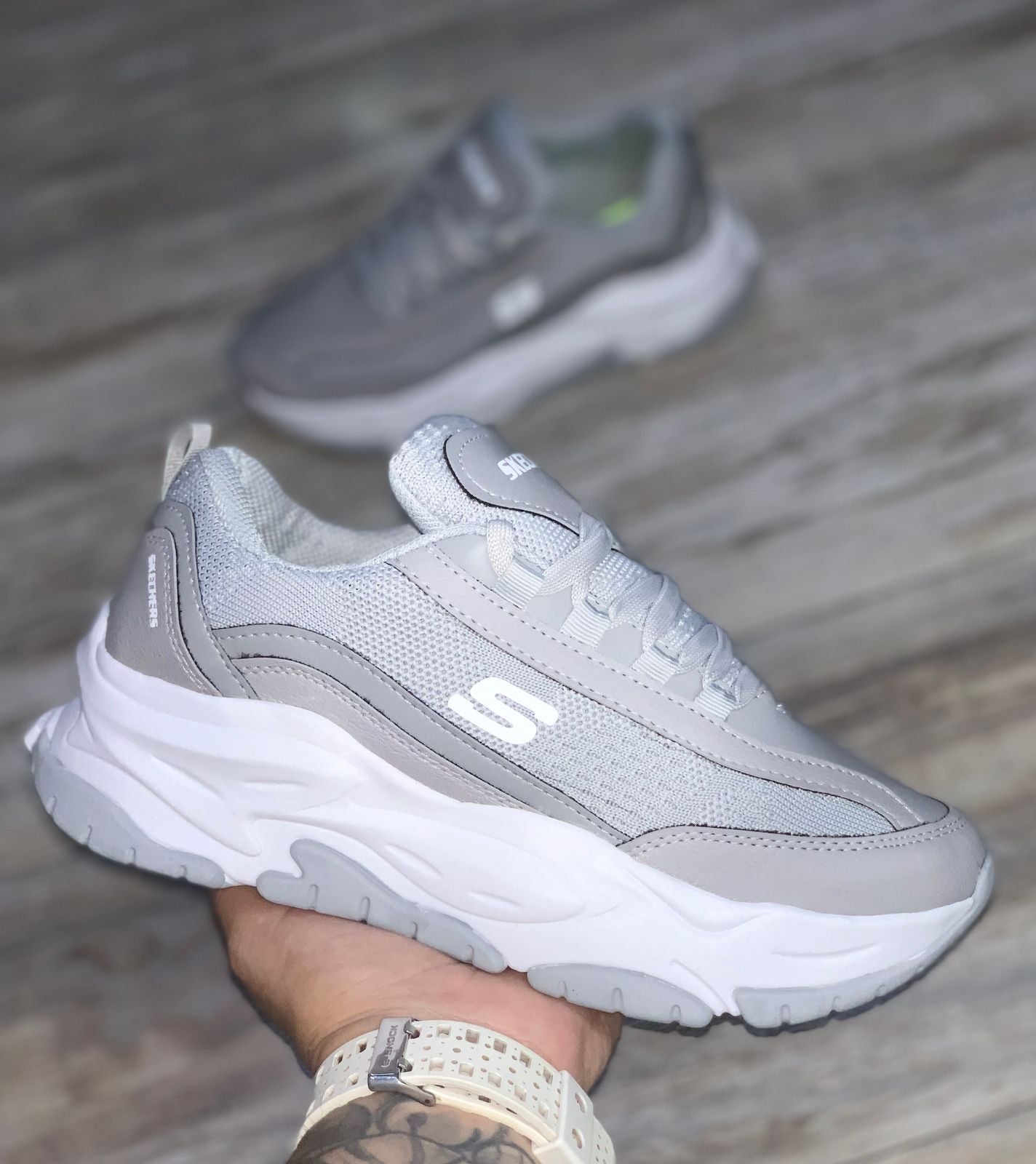 EN TENDENCIA! - SKECHERS ARCH ✨