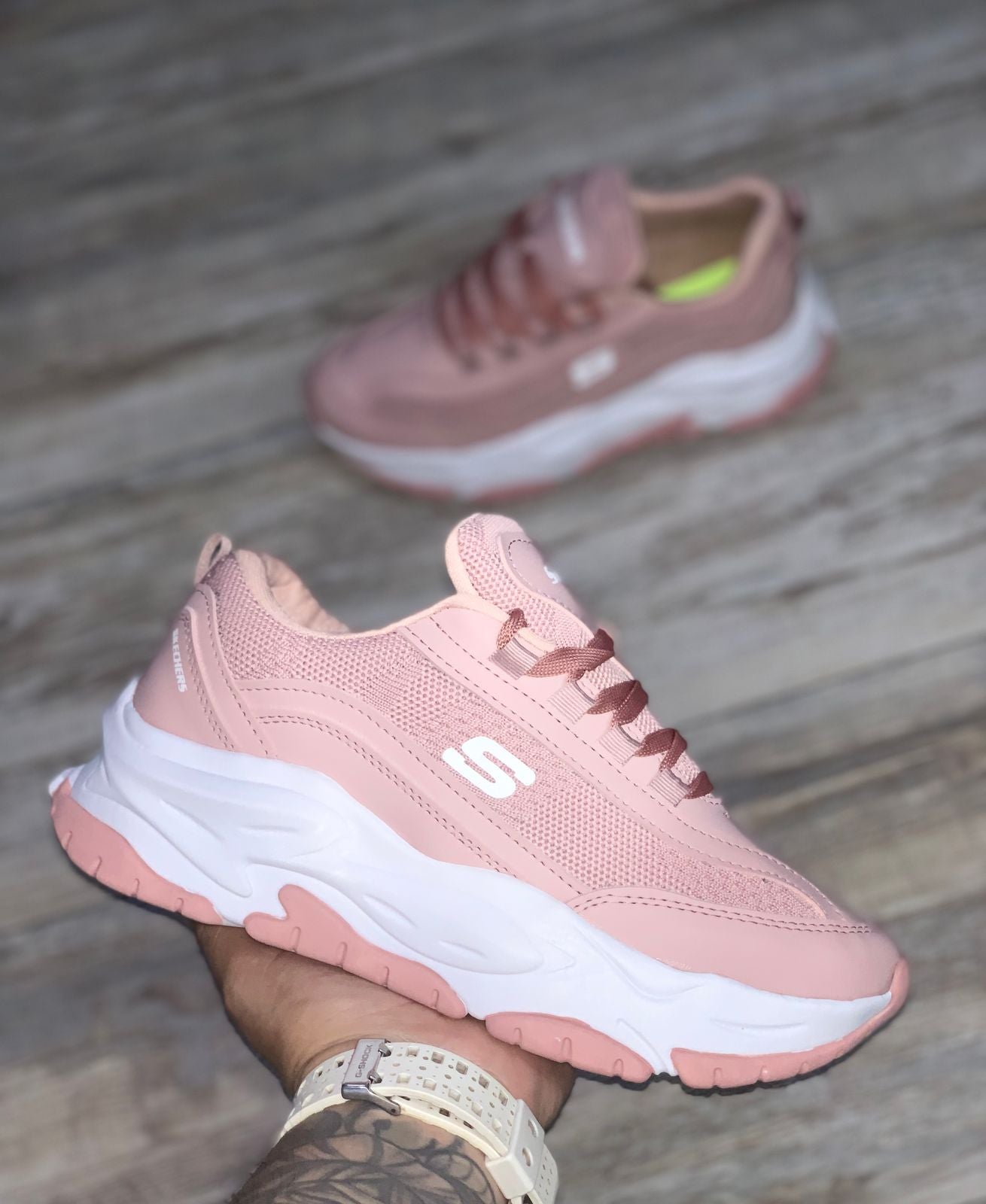 EN TENDENCIA! - SKECHERS ARCH ✨