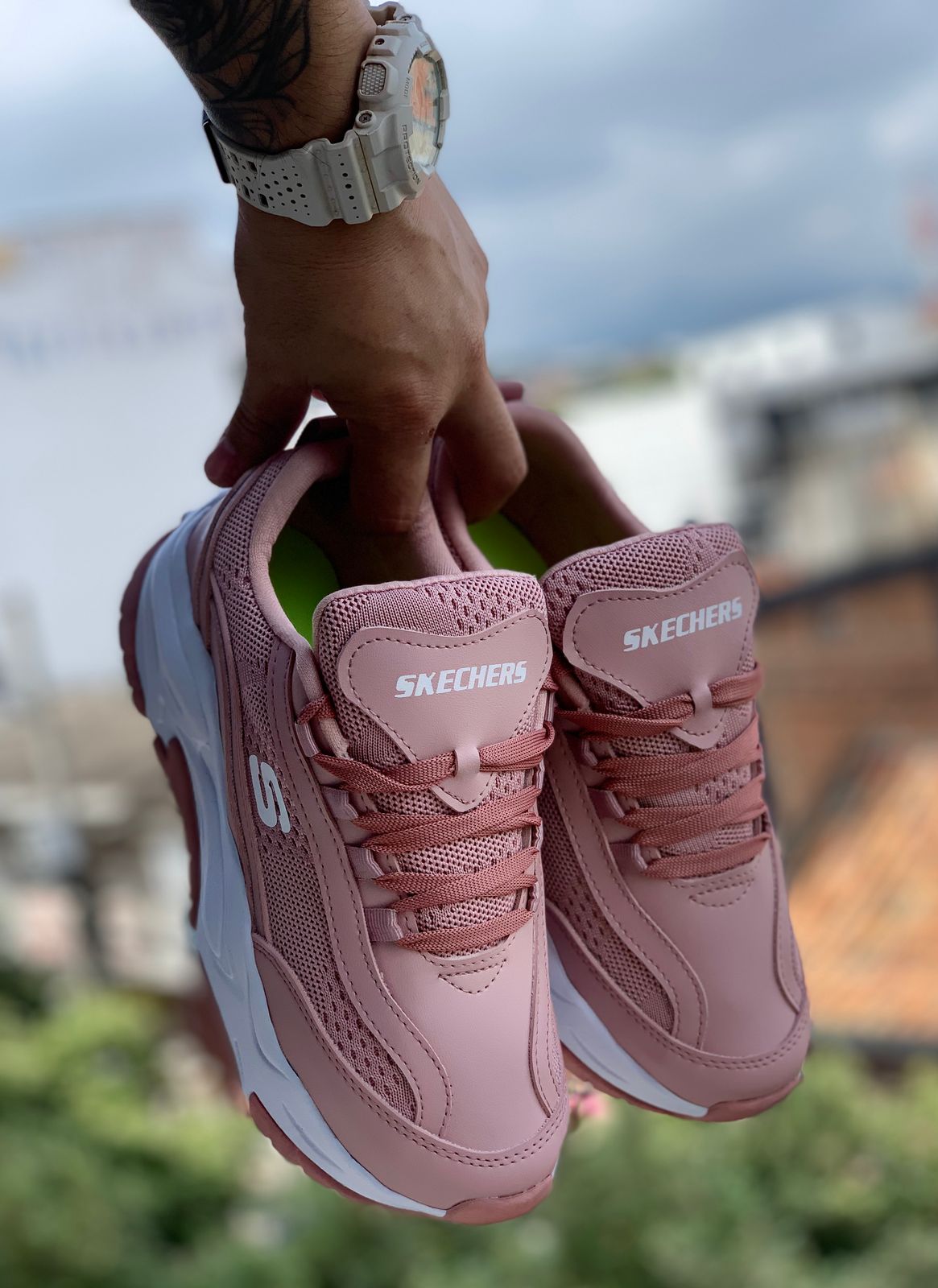 EN TENDENCIA! - SKECHERS ARCH ✨